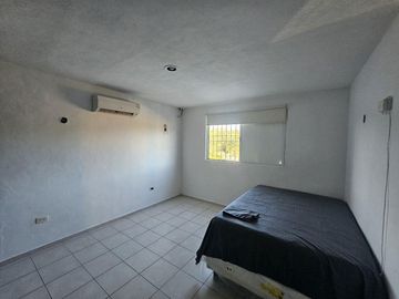 Casa en venta sobre av principal en Caucel