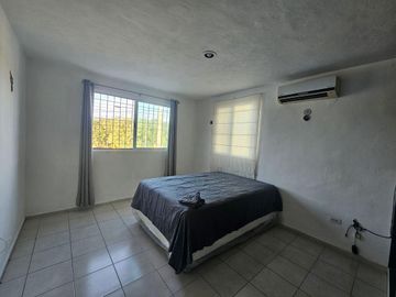 Casa en venta sobre av principal en Caucel