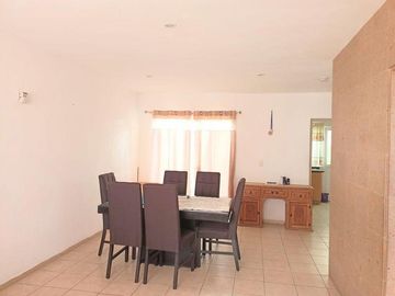 Venta de Casa en Fracc. La Rioja, en Aguascalientes.