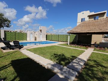 Departamento en venta en Playa de Carmen con 2 recamaras en fraccionamiento exclusivo
