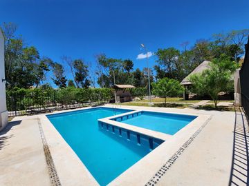 Departamento en venta en Playa de Carmen con 2 recamaras en fraccionamiento exclusivo
