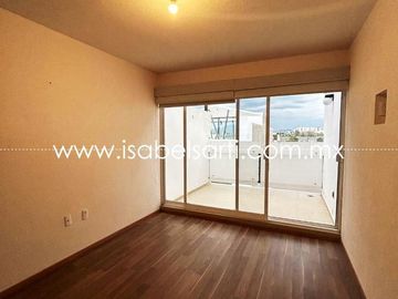 CASA EN VENTA EN VALLE DE JURIQUILLA D717