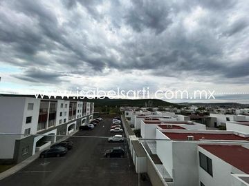 CASA EN VENTA EN VALLE DE JURIQUILLA D717
