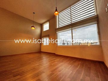 CASA EN VENTA EN VALLE DE JURIQUILLA D717