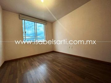 CASA EN VENTA EN VALLE DE JURIQUILLA D717