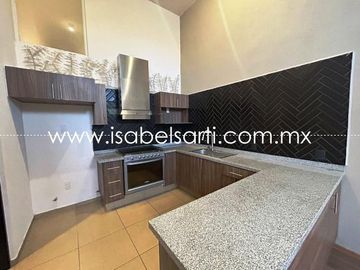 CASA EN VENTA EN VALLE DE JURIQUILLA D717