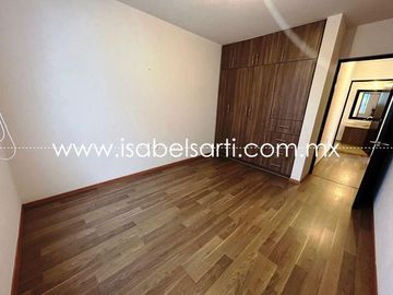 CASA EN VENTA EN VALLE DE JURIQUILLA D717