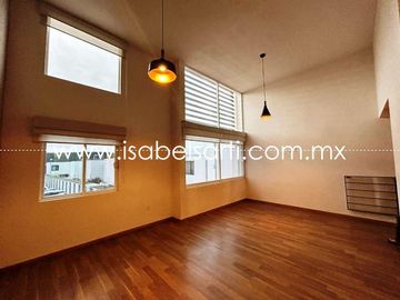 CASA EN VENTA EN VALLE DE JURIQUILLA D717