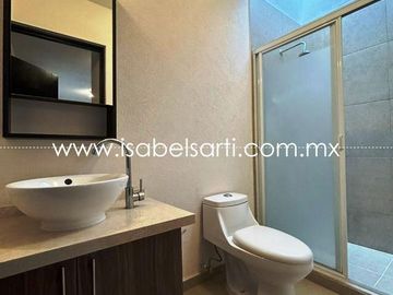 CASA EN VENTA EN VALLE DE JURIQUILLA D717