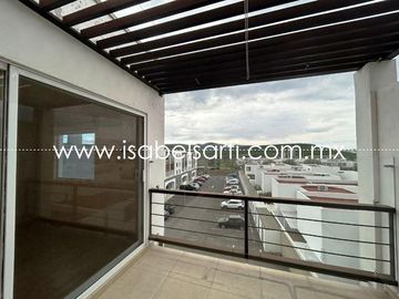CASA EN VENTA EN VALLE DE JURIQUILLA D717