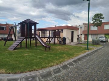 Se vende casa sector Sangolqui de oportunidad