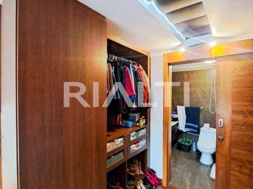 Hermosa casa de venta dentro de Urbanización en Nayón