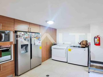 Hermosa casa de venta dentro de Urbanización en Nayón