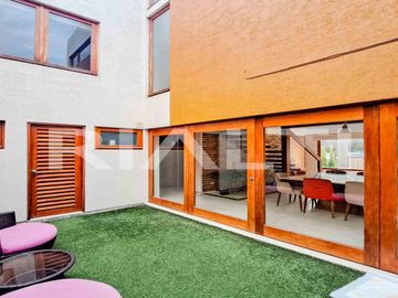 Hermosa casa de venta dentro de Urbanización en Nayón