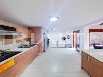 Hermosa casa de venta dentro de Urbanización en Nayón