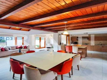 Hermosa casa de venta dentro de Urbanización en Nayón