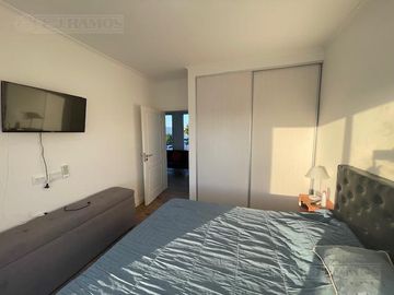 Impecable casa en Venta y alquiler dos plantas con pileta y espejo de agua PG