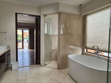 En Venta  Lomas Country Club Casa En Privada  Doble Seguridad Huixquilucan