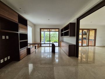 En Venta  Lomas Country Club Casa En Privada  Doble Seguridad Huixquilucan