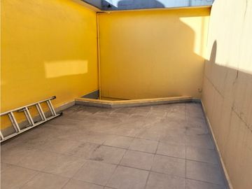 ESTUPENDA CASA EN NOVELISTAS A UNOS PASOS DEL PERI