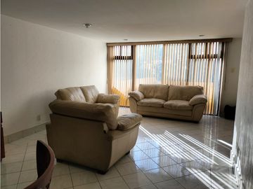 ESTUPENDA CASA EN NOVELISTAS A UNOS PASOS DEL PERI