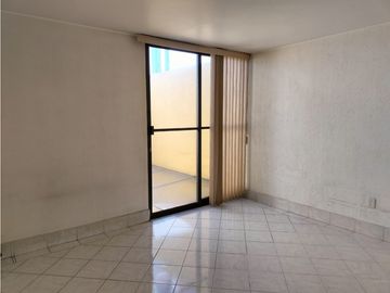 ESTUPENDA CASA EN NOVELISTAS A UNOS PASOS DEL PERI