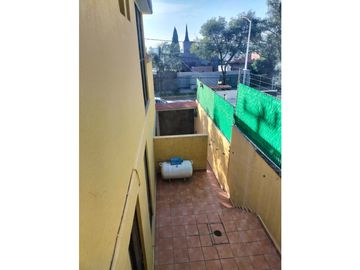 ESTUPENDA CASA EN NOVELISTAS A UNOS PASOS DEL PERI