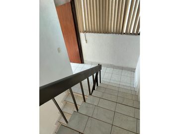 ESTUPENDA CASA EN NOVELISTAS A UNOS PASOS DEL PERI