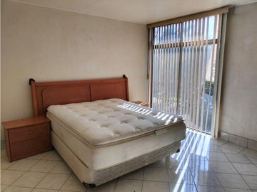 ESTUPENDA CASA EN NOVELISTAS A UNOS PASOS DEL PERI