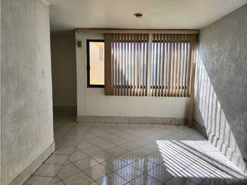 ESTUPENDA CASA EN NOVELISTAS A UNOS PASOS DEL PERI