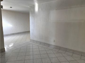 ESTUPENDA CASA EN NOVELISTAS A UNOS PASOS DEL PERI
