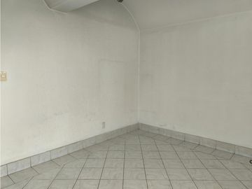 ESTUPENDA CASA EN NOVELISTAS A UNOS PASOS DEL PERI