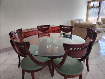 ESTUPENDA CASA EN NOVELISTAS A UNOS PASOS DEL PERI