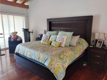 EXCLUSIVA RESIDENCIA EN PRADO LARGO, CON BUENOS ACABADOS