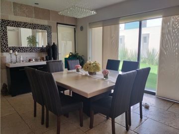 EXCLUSIVA RESIDENCIA EN PRADO LARGO, CON BUENOS ACABADOS