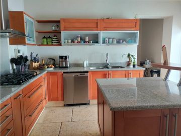 EXCLUSIVA RESIDENCIA EN PRADO LARGO, CON BUENOS ACABADOS