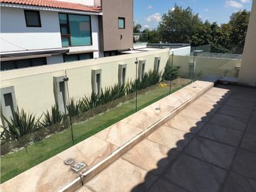 EXCLUSIVA RESIDENCIA EN PRADO LARGO, CON BUENOS ACABADOS