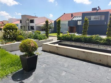 EXCLUSIVA RESIDENCIA EN PRADO LARGO, CON BUENOS ACABADOS
