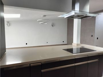 REESTRENA CÓMODA CASA EN SATELITE DE UN PISO EN CALLE CERRADA