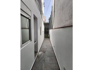 REESTRENA CÓMODA CASA EN SATELITE DE UN PISO EN CALLE CERRADA