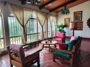 HERMOSA  Y ACOGEDORA RESIDENCIA