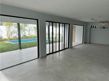 VENTA DE CASA RESIDENCIA CON ALBERCA EN PARAISO COUNTRY CLUB