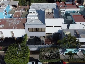 Casa con uso de suelo