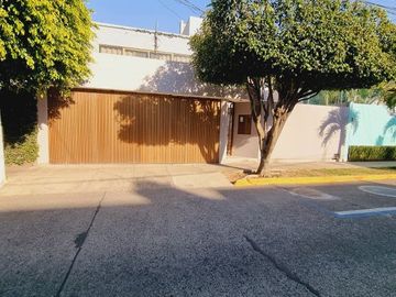 Casa con uso de suelo