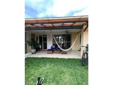 Venta hermosa casa de un solo piso en el castillo Jamundí (Mbm)