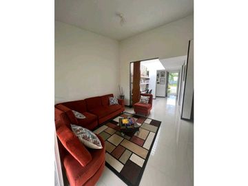 Venta hermosa casa de un solo piso en el castillo Jamundí (Mbm)