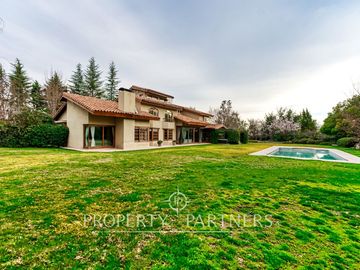 Espectacular casa en exclusivo condominio de Chicureo Central