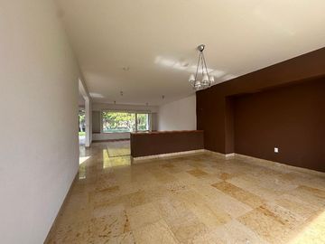 🏡 Vive el lujo y la comodidad en Fraccionamiento Jurica: Casa en Condominio Regency 🌟