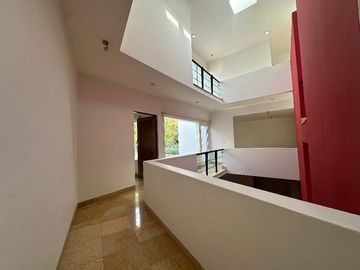 🏡 Vive el lujo y la comodidad en Fraccionamiento Jurica: Casa en Condominio Regency 🌟