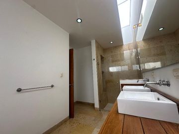 🏡 Vive el lujo y la comodidad en Fraccionamiento Jurica: Casa en Condominio Regency 🌟